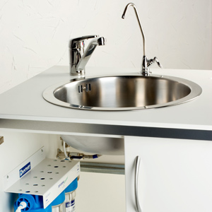 Проточный фильтр Барьер монтаж под мойкой